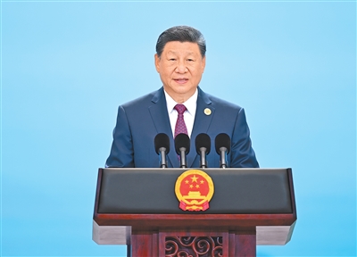 习近平和彭丽媛为出席2025年上海合作组织...